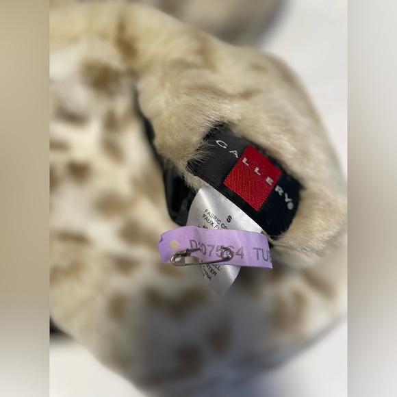 Gallery Cream and Tan Faux Fur Animal print Vest - Picture 6 of 6